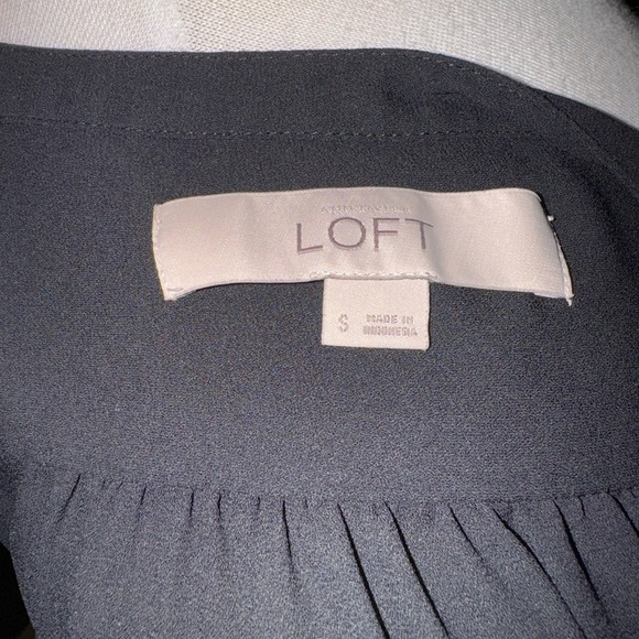 LOFT Black Sleeveless Button-Up Blouse - Picture 4 of 4